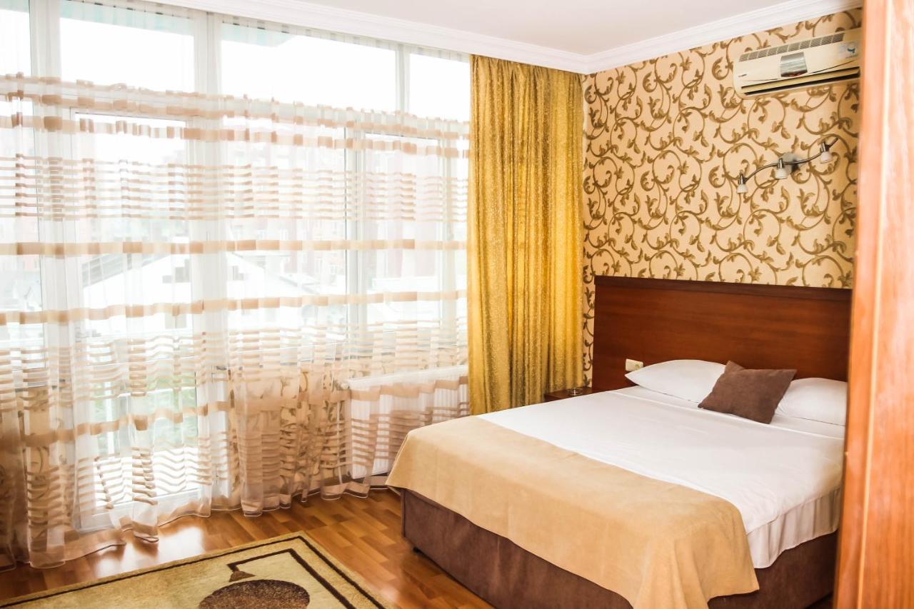 Hotel Istanbul Batumi Exterior foto
