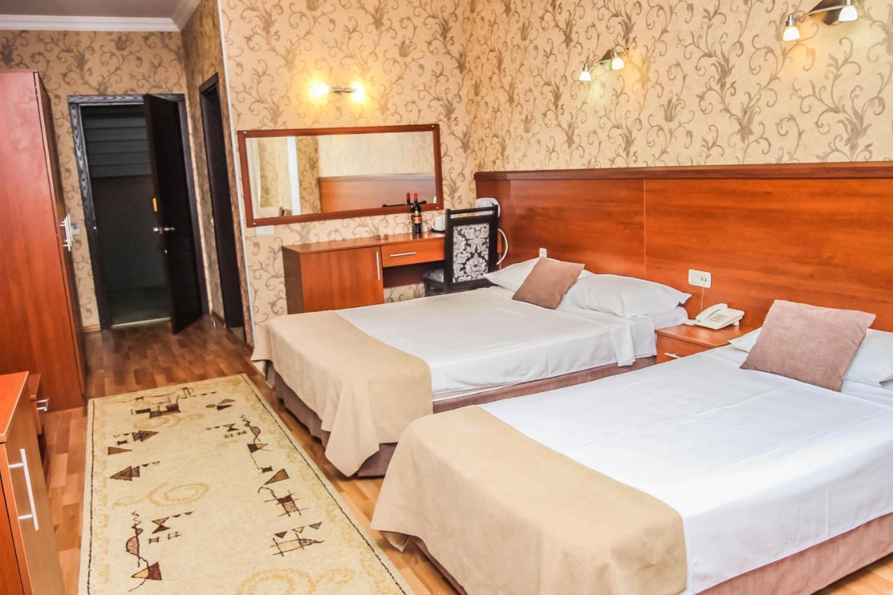 Hotel Istanbul Batumi Exterior foto