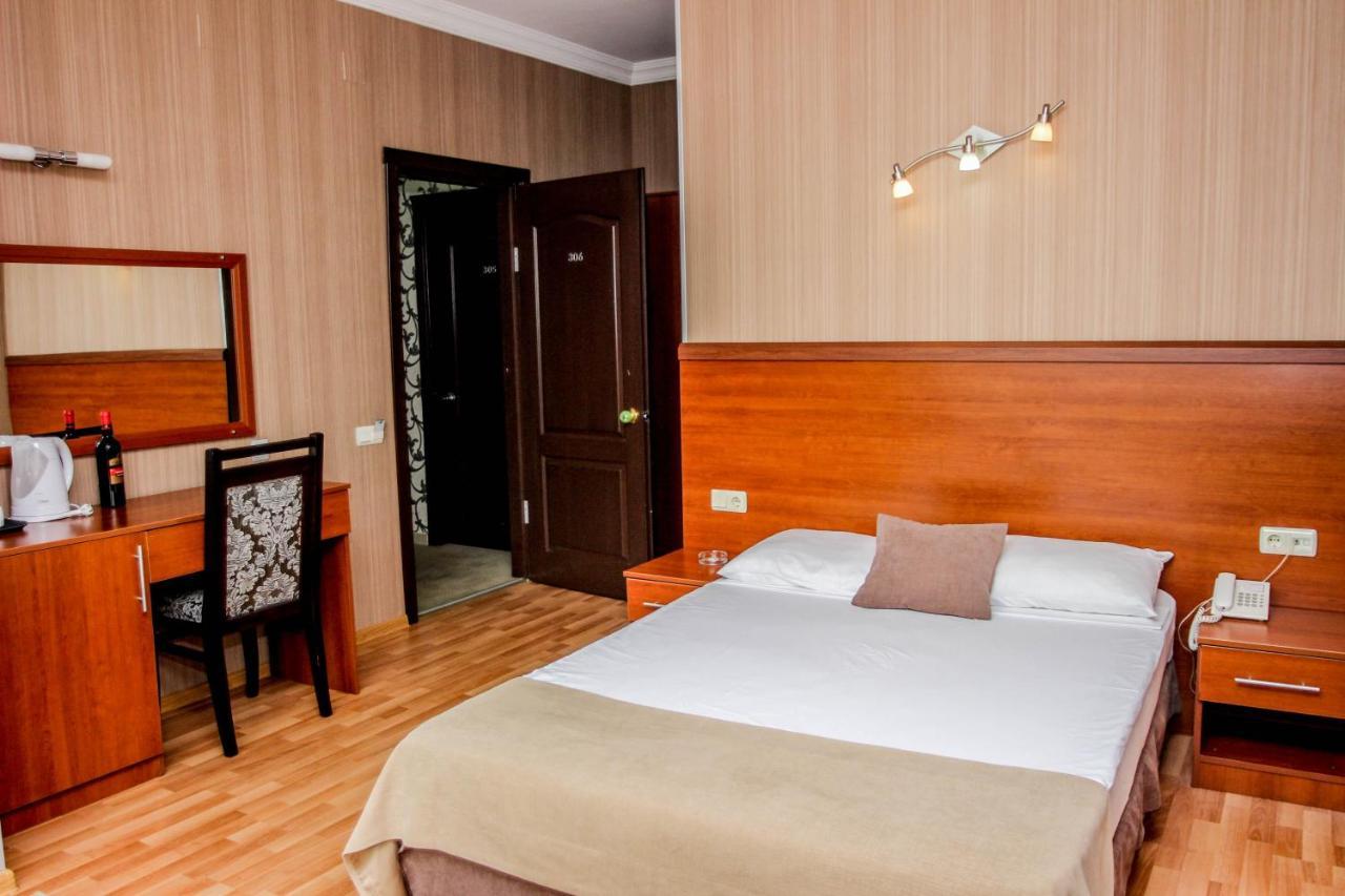 Hotel Istanbul Batumi Exterior foto