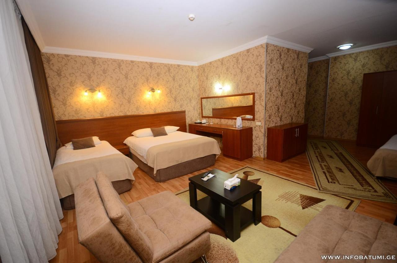 Hotel Istanbul Batumi Exterior foto