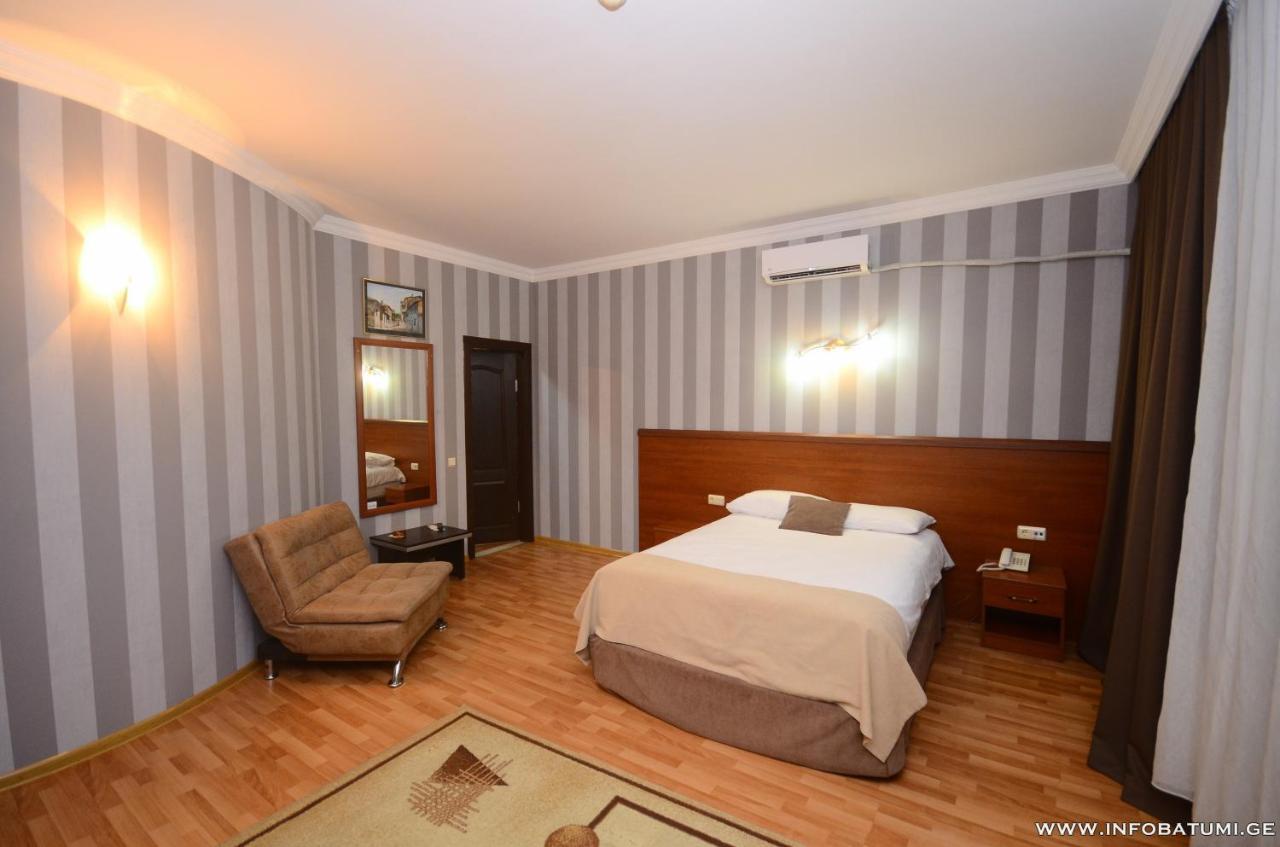 Hotel Istanbul Batumi Exterior foto