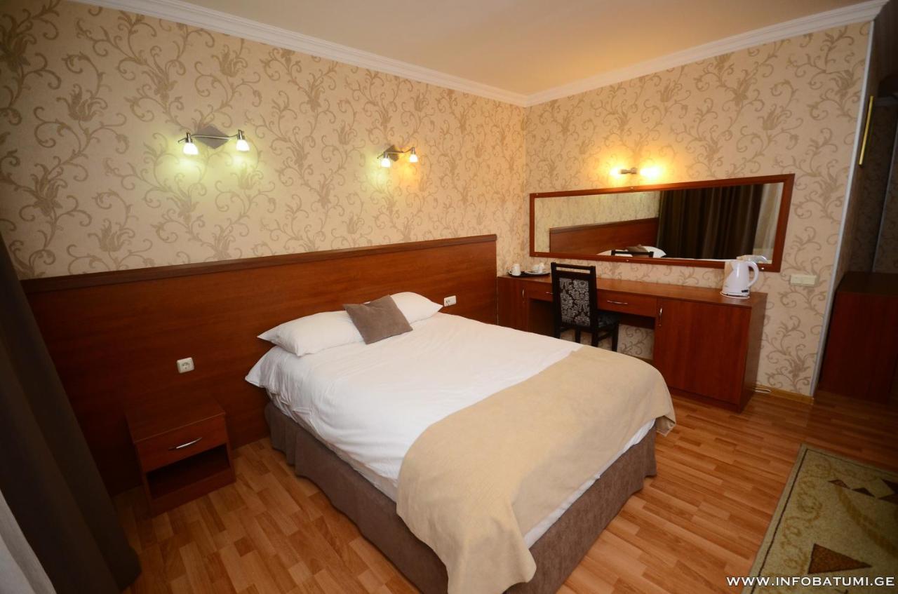Hotel Istanbul Batumi Exterior foto
